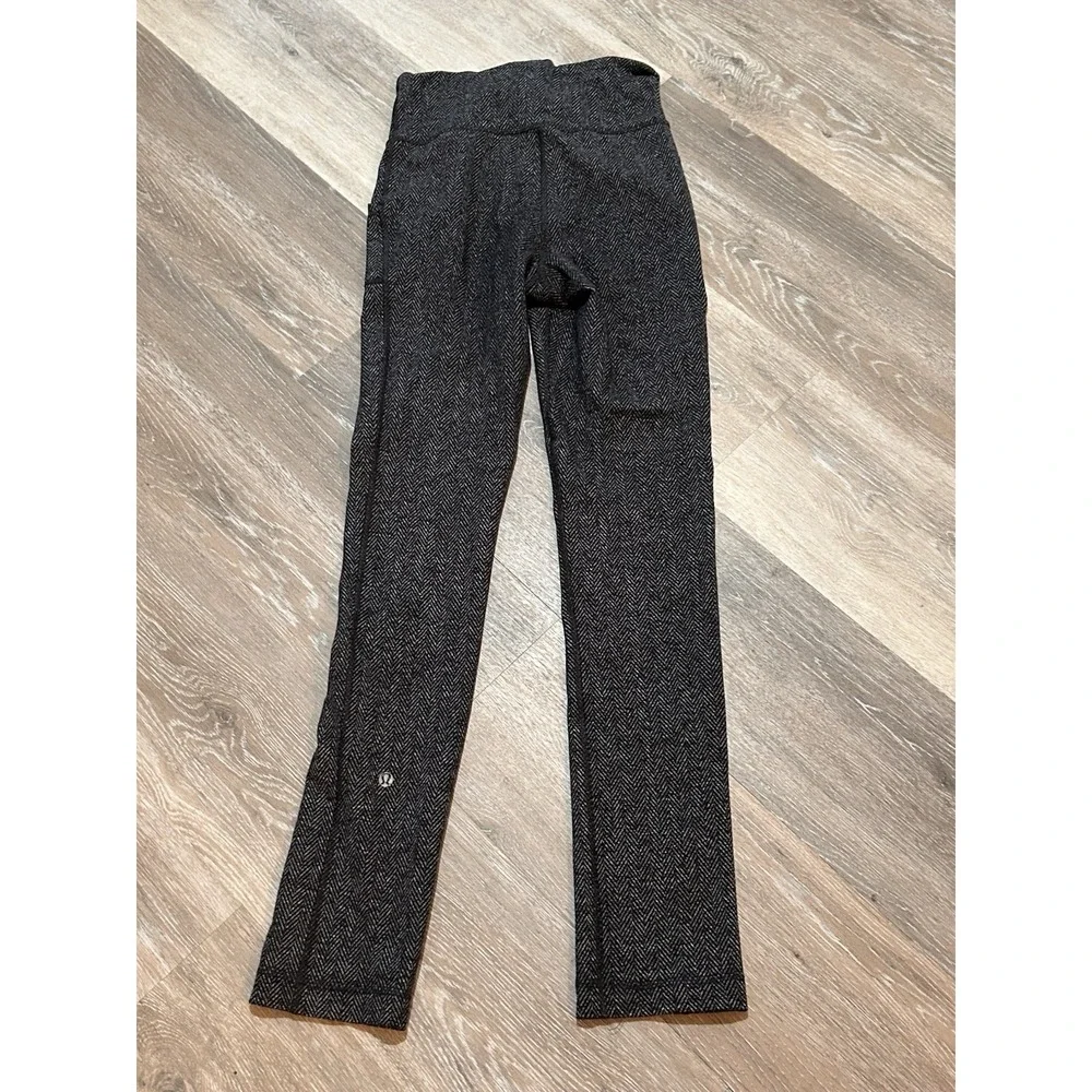 Lululemon Wunder Under Leggings in a black and gray herringbone knit pattern 4